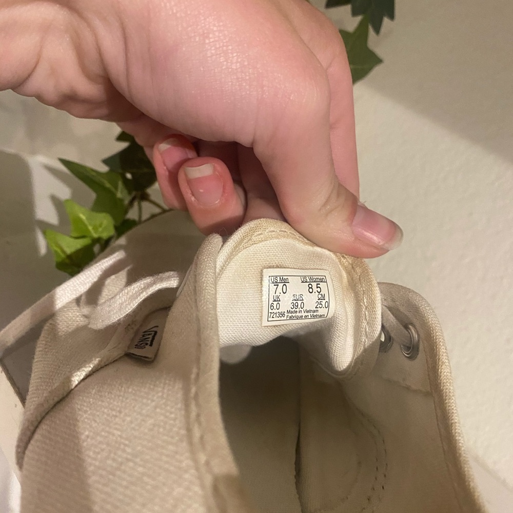 Vans - Picture 2 of 2